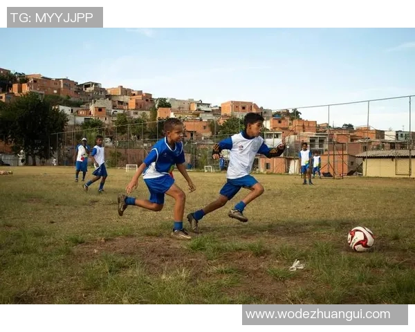 从踢野球到绿茵场的传奇之路足球明星的成长故事